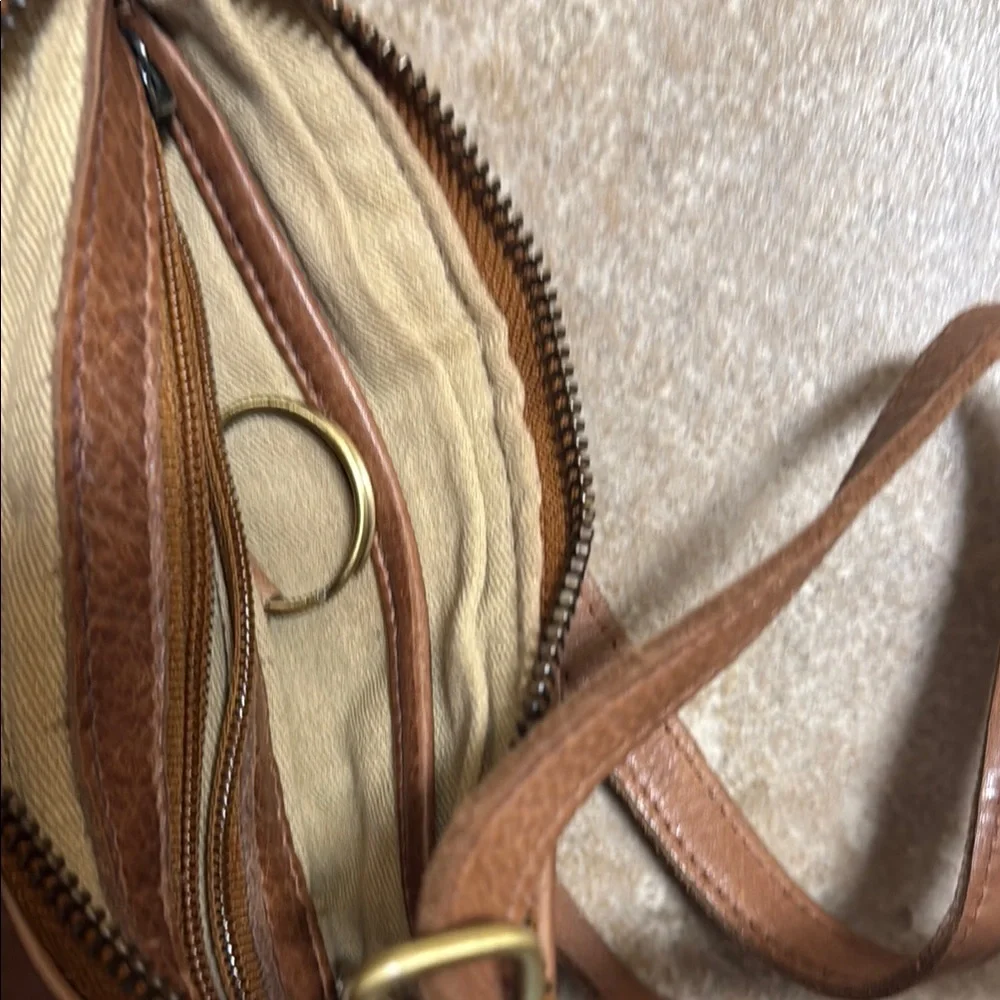 Classic Brown Leather Messenger Bag with Adjustable Strap